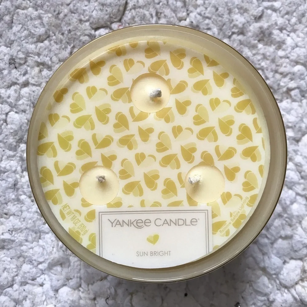 Yankee Candle: Laughter SUN BRIGHT Discontinued 3-Wick Candle